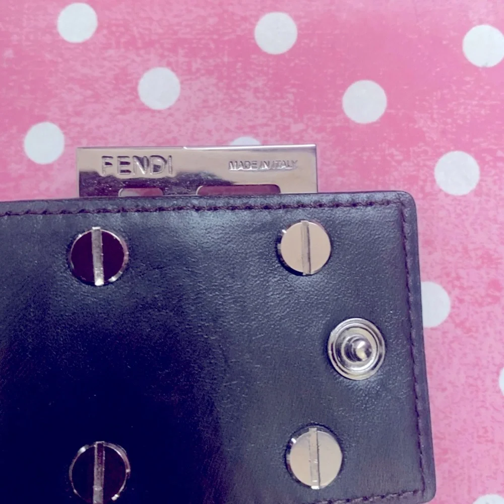 FENDI wallet  the iconic Fendi "FF" Zucca logo pattern on the canvas exterior. - Picture 3 of 4